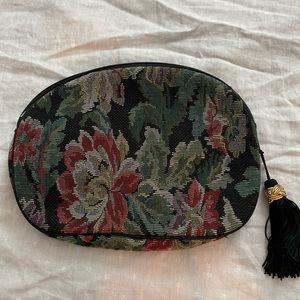 Oscar De La Renta bag! Travel bag vintage good condition.